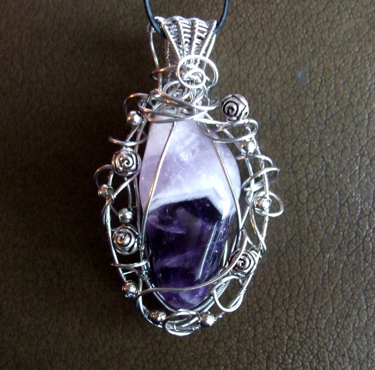 Ametyst v růžích.