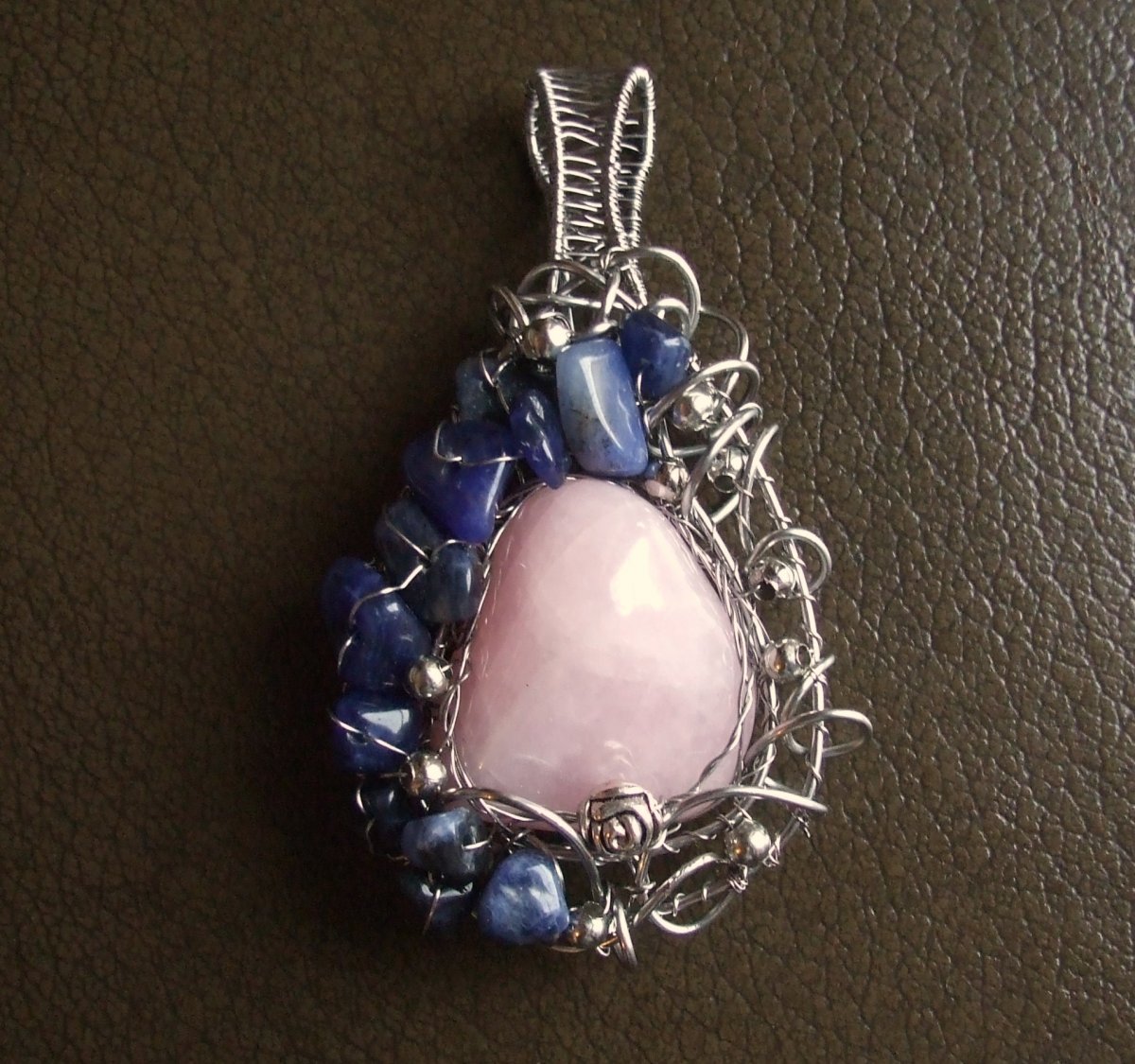 Růženín v modré.