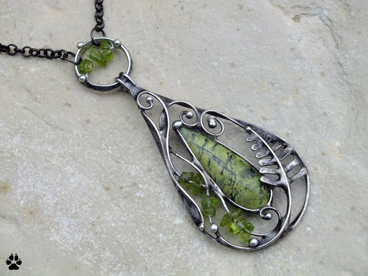 Kapradí - náhrdelník - serpentinit, olivíny