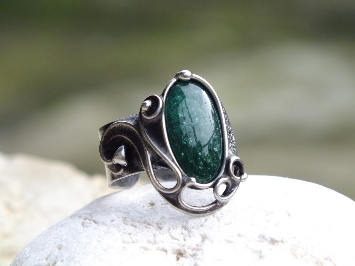 Třpytivý - prsten - chromfuchsit