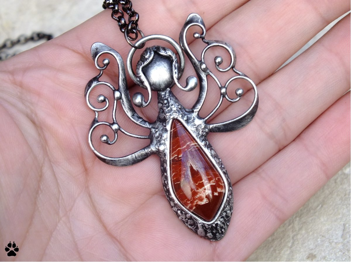 Andělka s jaspisem - cínovaný náhrdelník