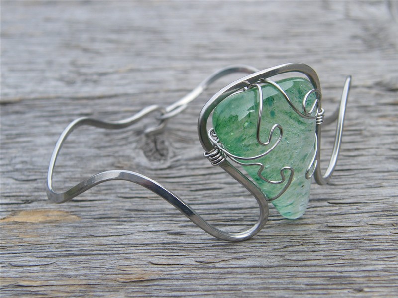 Náramek s fusingovým sklem - tepaná chirurgická ocel