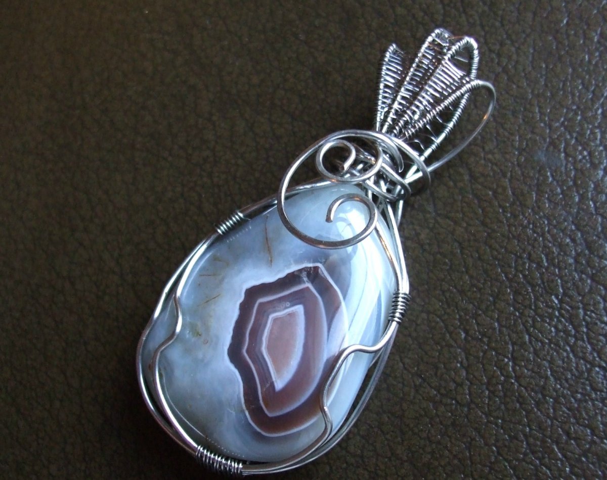 Achátový přívěsek v oceli.