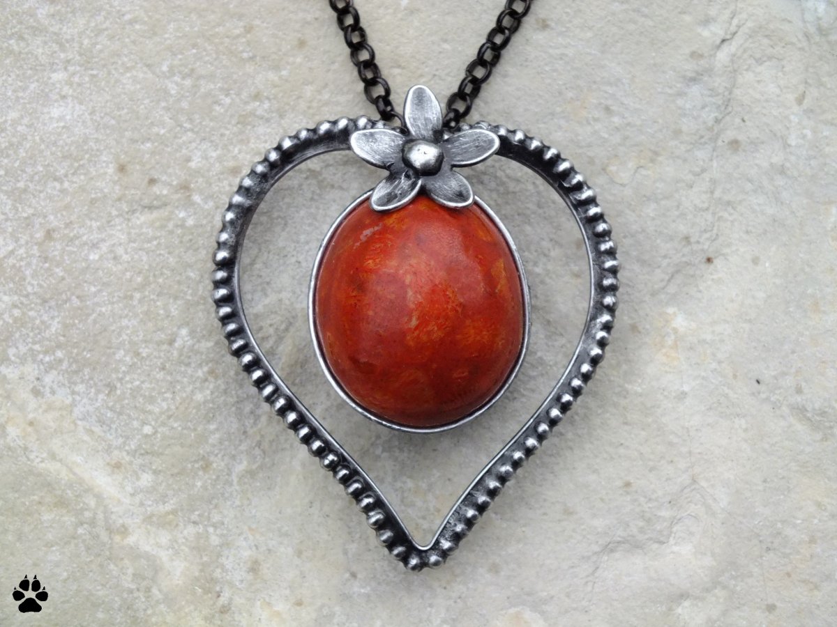 Korálové srdce - cínovaný náhrdelník