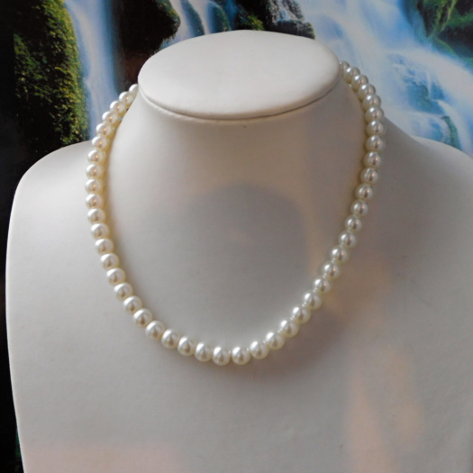 Náhrdelník  Bílé shell perly