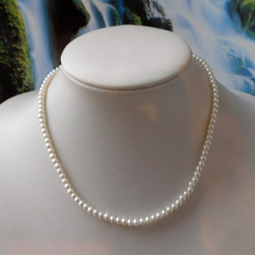 Náhrdelník  Bílé shell perličky- mini