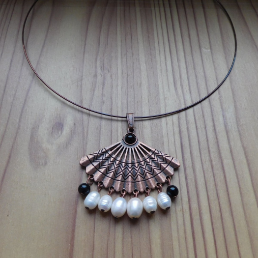 Přívěšek - prostě perly, onyx, meď