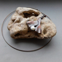 Náhrdelník- jinanový list v mědi s bílou perlou