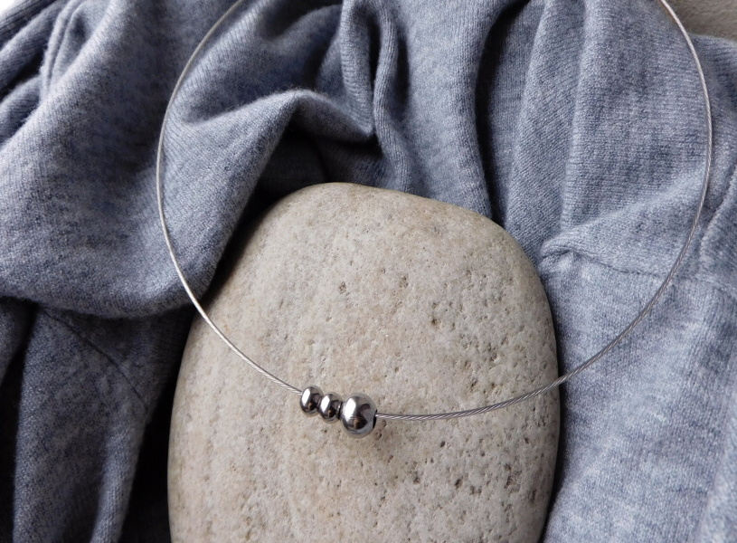 Náhrdelník nerezový lankový s nerezovými kuličkami