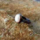 Měděný prsten  s pravou říční perlou