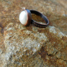 Měděný prsten  s pravou říční perlou