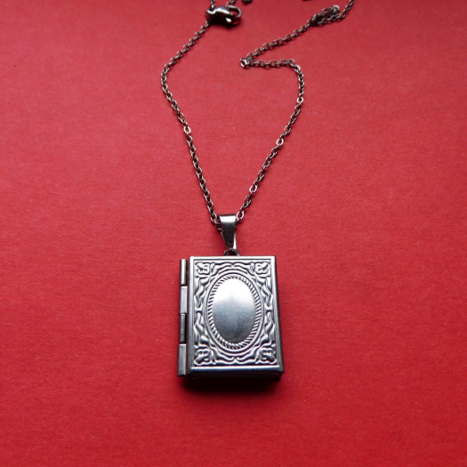 Náhrdelník-  nerez  - otevírací medailonek-kniha