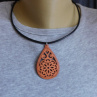 Náhrdelník -přívěšek dřevěný na kůži