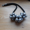 Náhrdelník   s šedými perlami