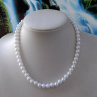 Náhrdelník z bílých perlí