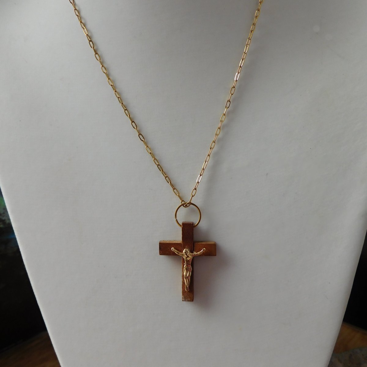 Náhrdelník -přívěšek dřevěný na nerez řetízku pozlaceném