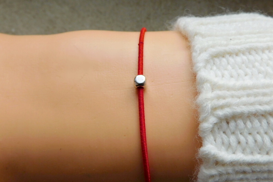 Náramek -Kabbalah s kostičkou