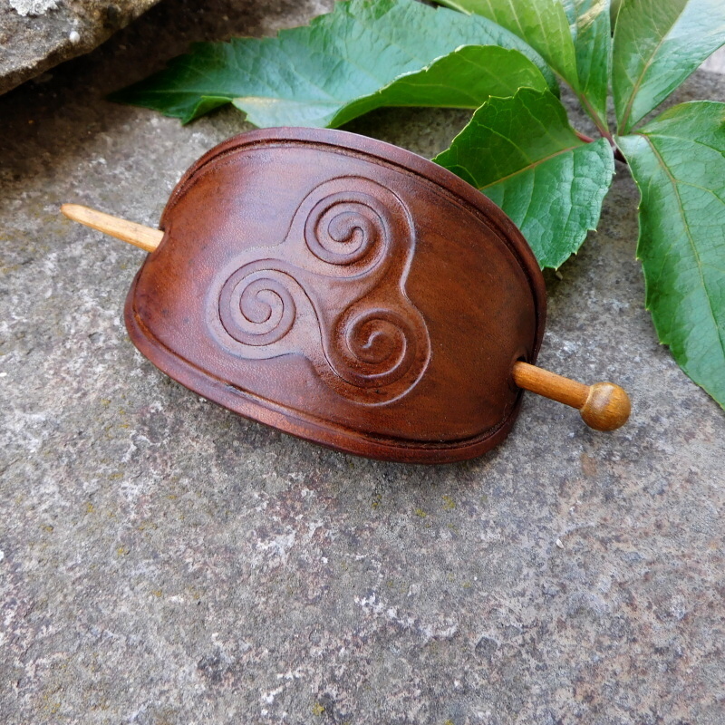 Kožená spona do vlasů.....