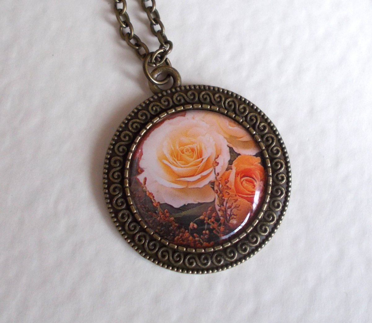 Bronzový přívěsek na řetízku