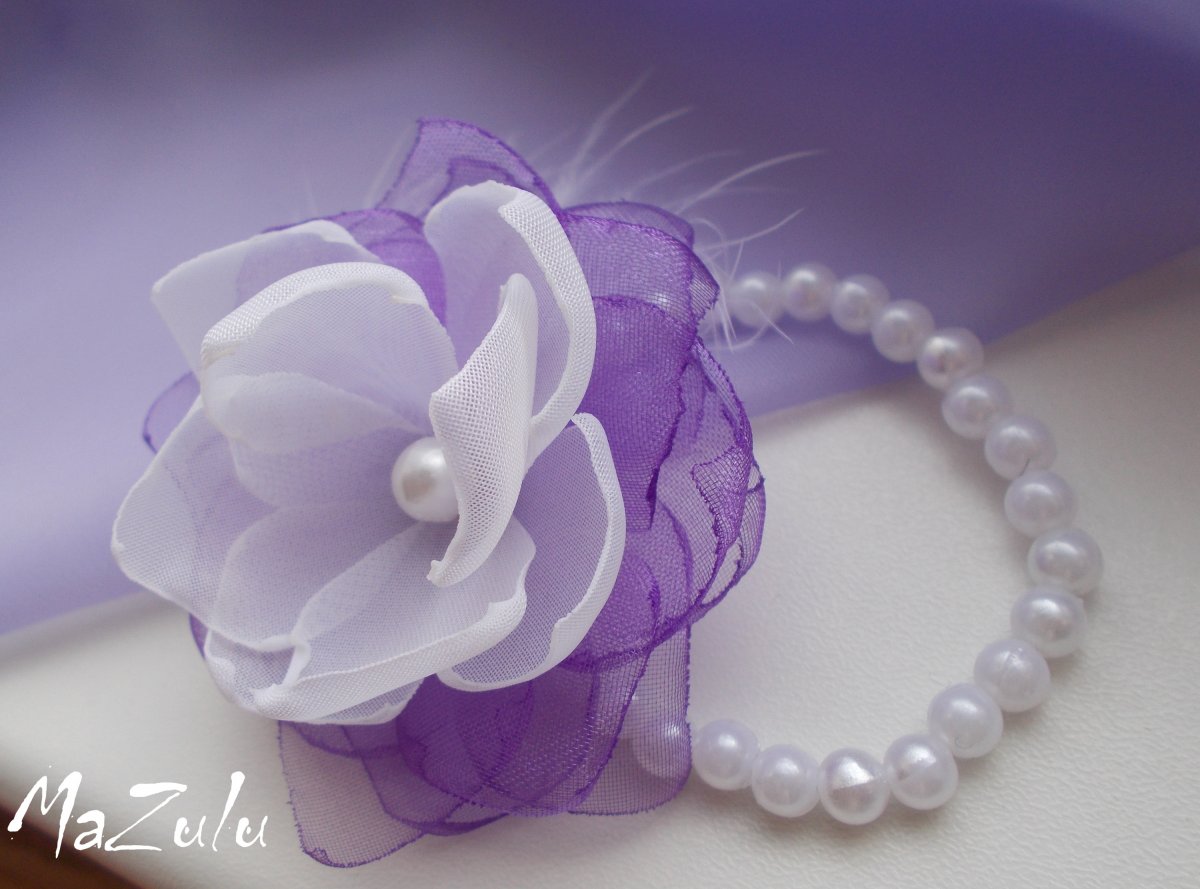 svatební náramek ve fialovém a bílem odstínu