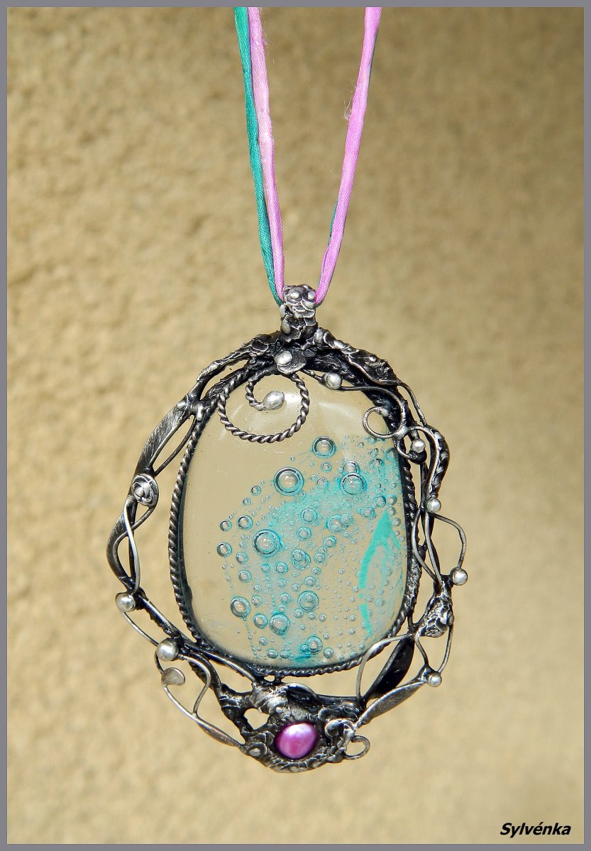 DUHOVÝ SVĚT: KAPKY ROSY S PERLOU.