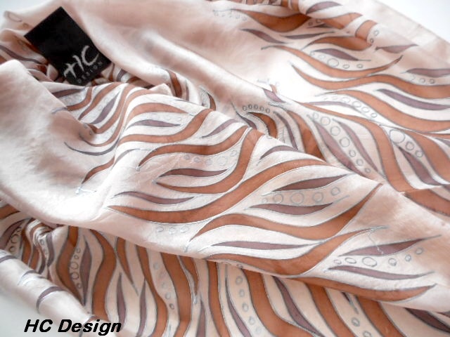 Hnědé plamínky...hedvábný šátek 90x90cm II.jakost