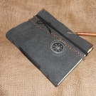 Kožený zápisník s kompasem