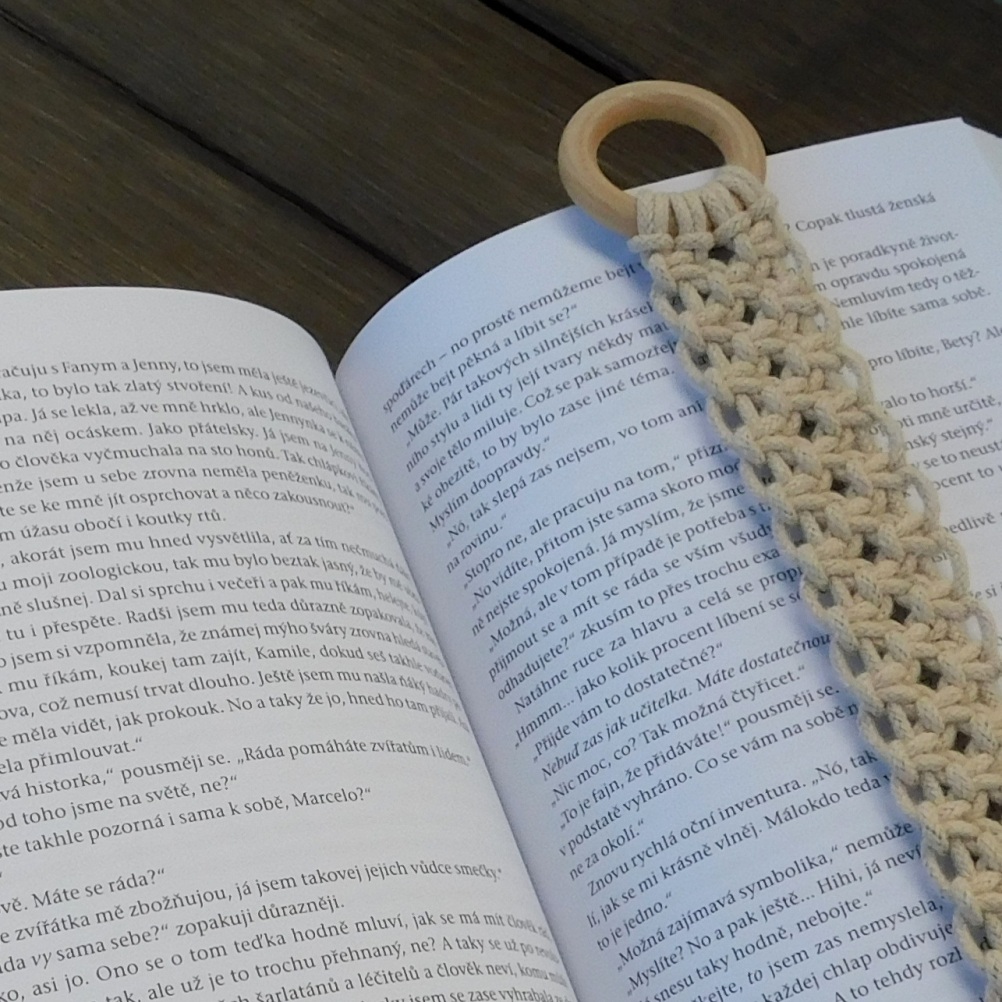 Macramé záložka do knihy