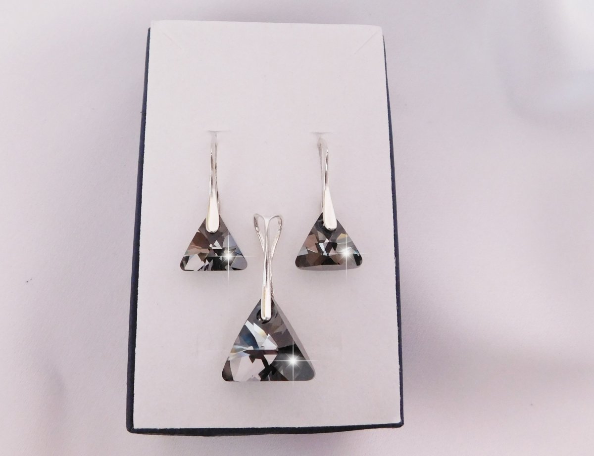 SWAROVSKI ELEMENTS náušnice  a přívěšek  XILION Triangle Pendant  SWAOVSKI ELEMENTS 