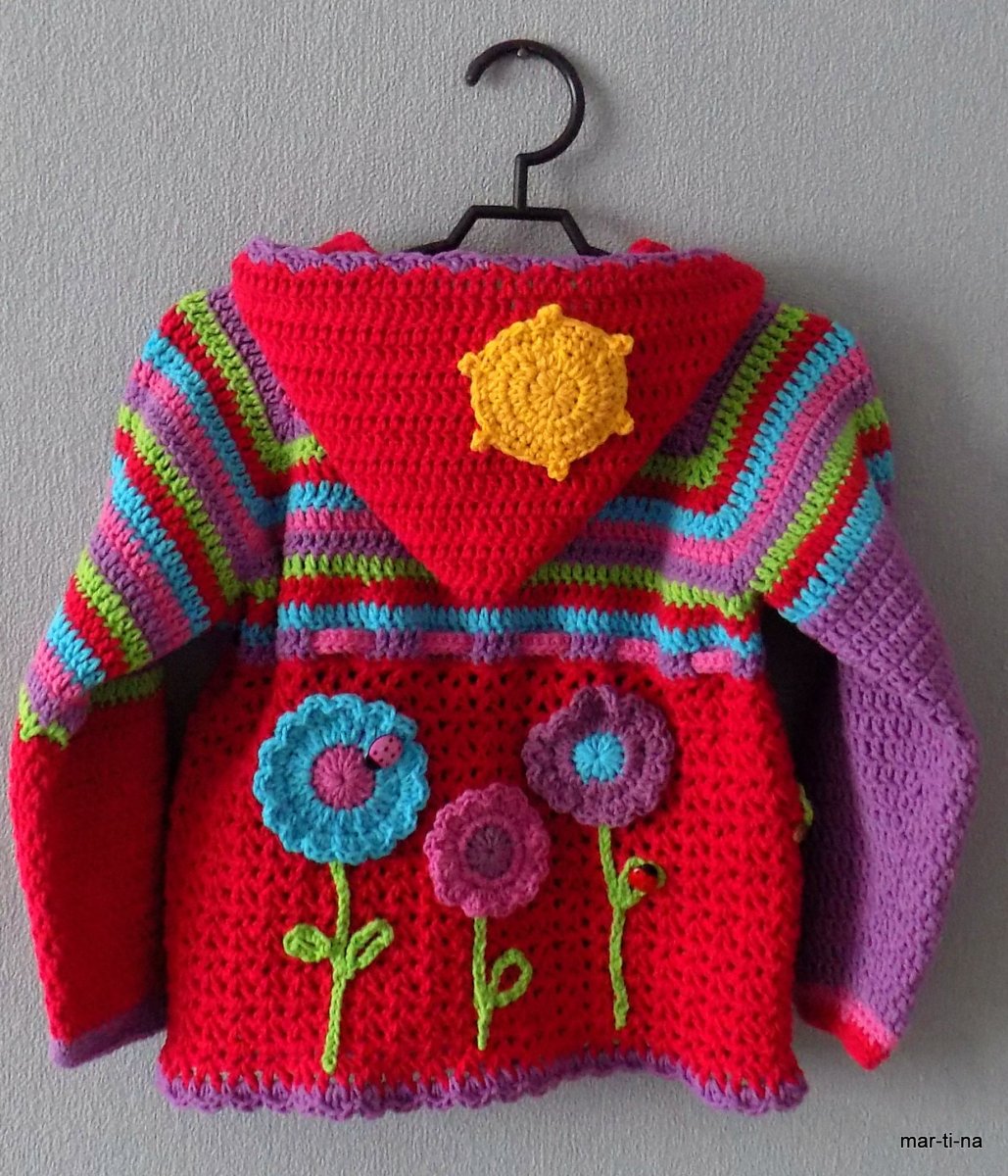 Háčkovaný svetřík