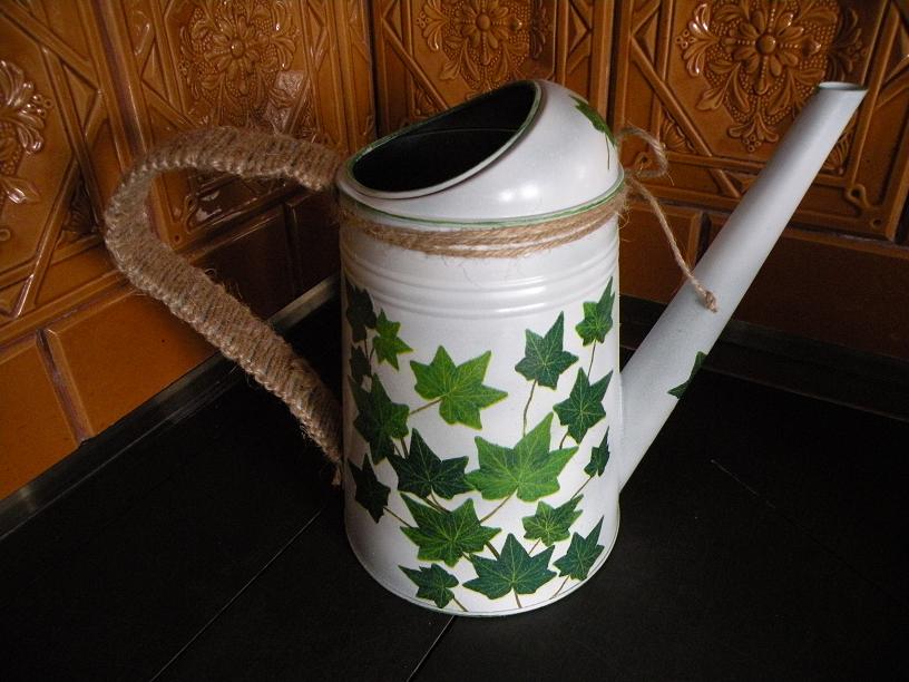 Plechová konvička - břečťan