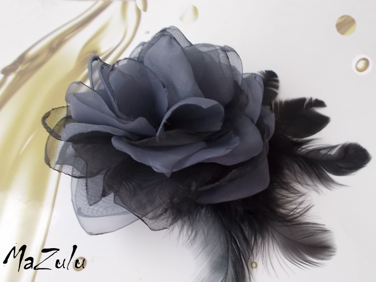 plesová spona šedoČerná