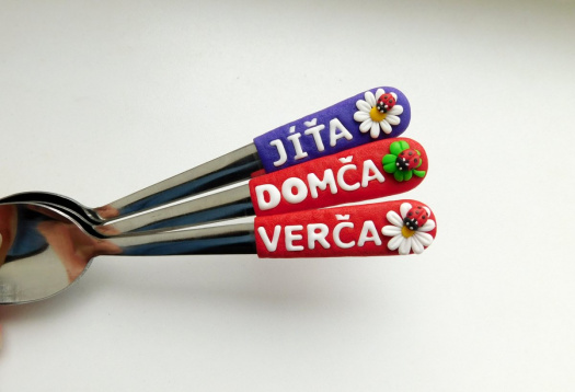 Lžička se jménem