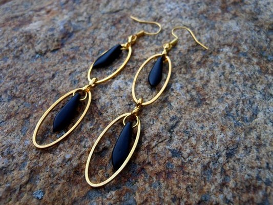 Zlato-černé náušnice delší