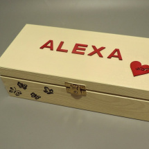 Dřevěná krabička se jménem na přání
