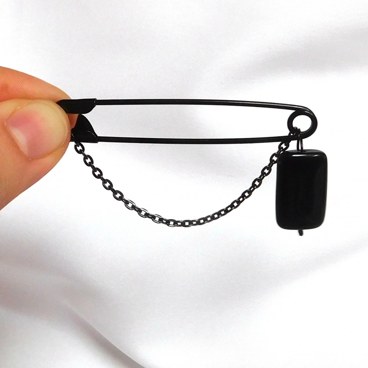 Ozdobný spínací špendlík, černý