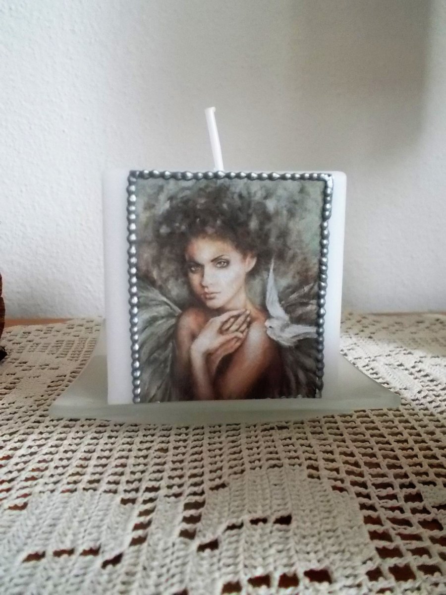 Dívka s křídly anděla