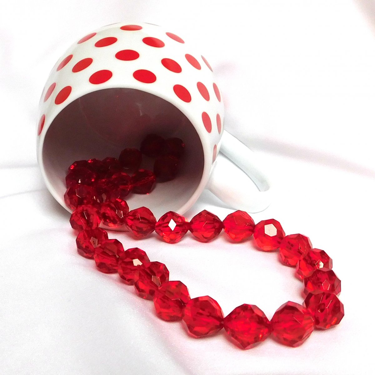 Červené retro korále - plastové 2