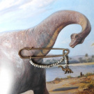 Ozdobný spínací špendlík, dinosaurus