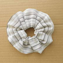 Gumička scrunchie do vlasů s proužky