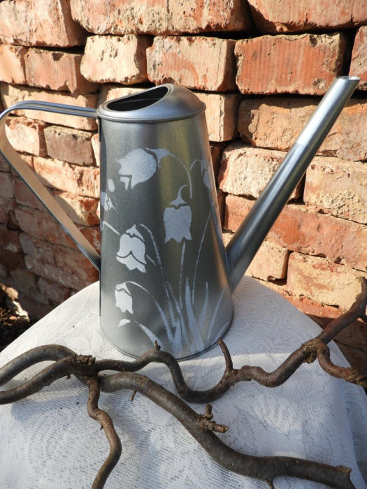 Konvička plechová na zalévání zvonky