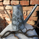 Konvička plechová na zalévání slunečnice