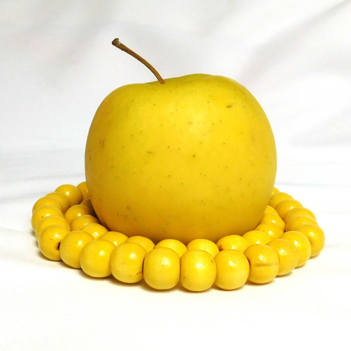 Žluté retro korále - dřevěné