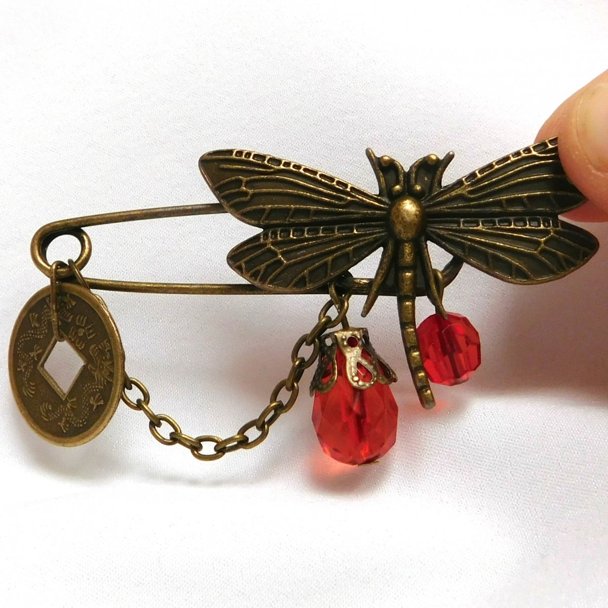 Ozdobný spínací špendlík, Přilétám a nesu štěstí