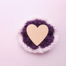 Pletená brož se srdíčkem