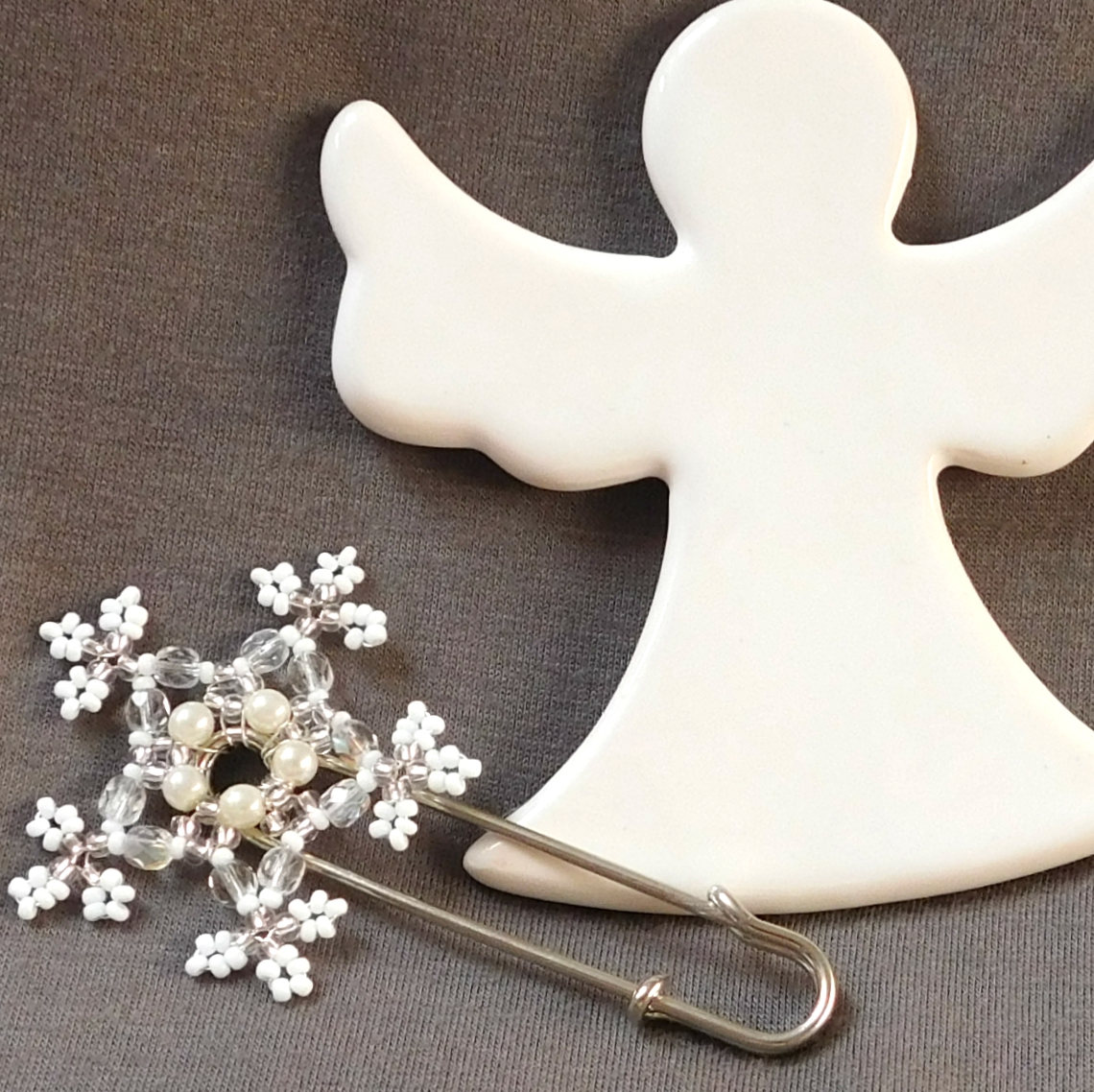 Ozdobný spínací špendlík, vločka