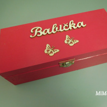 Dřevěná krabička s motýlky 