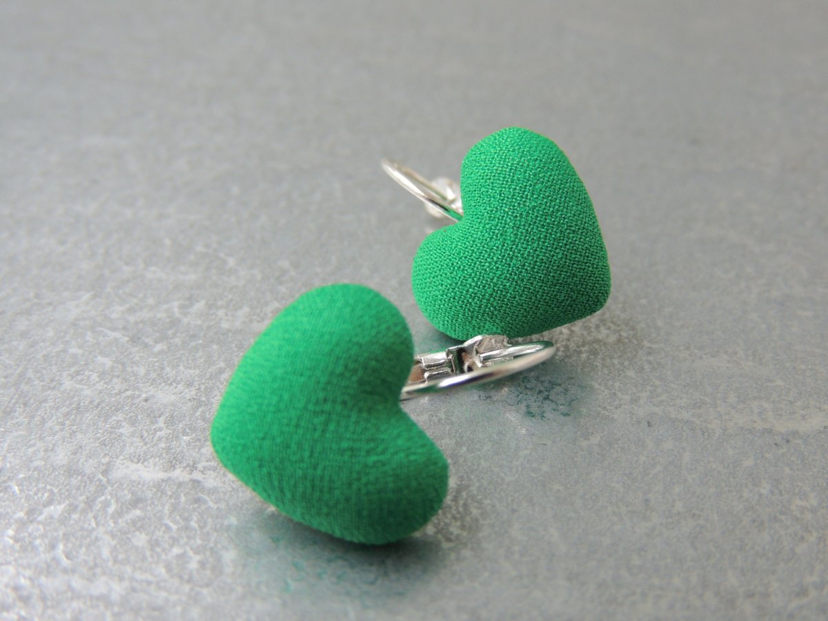 Zelené srdce, potahované náušnice 