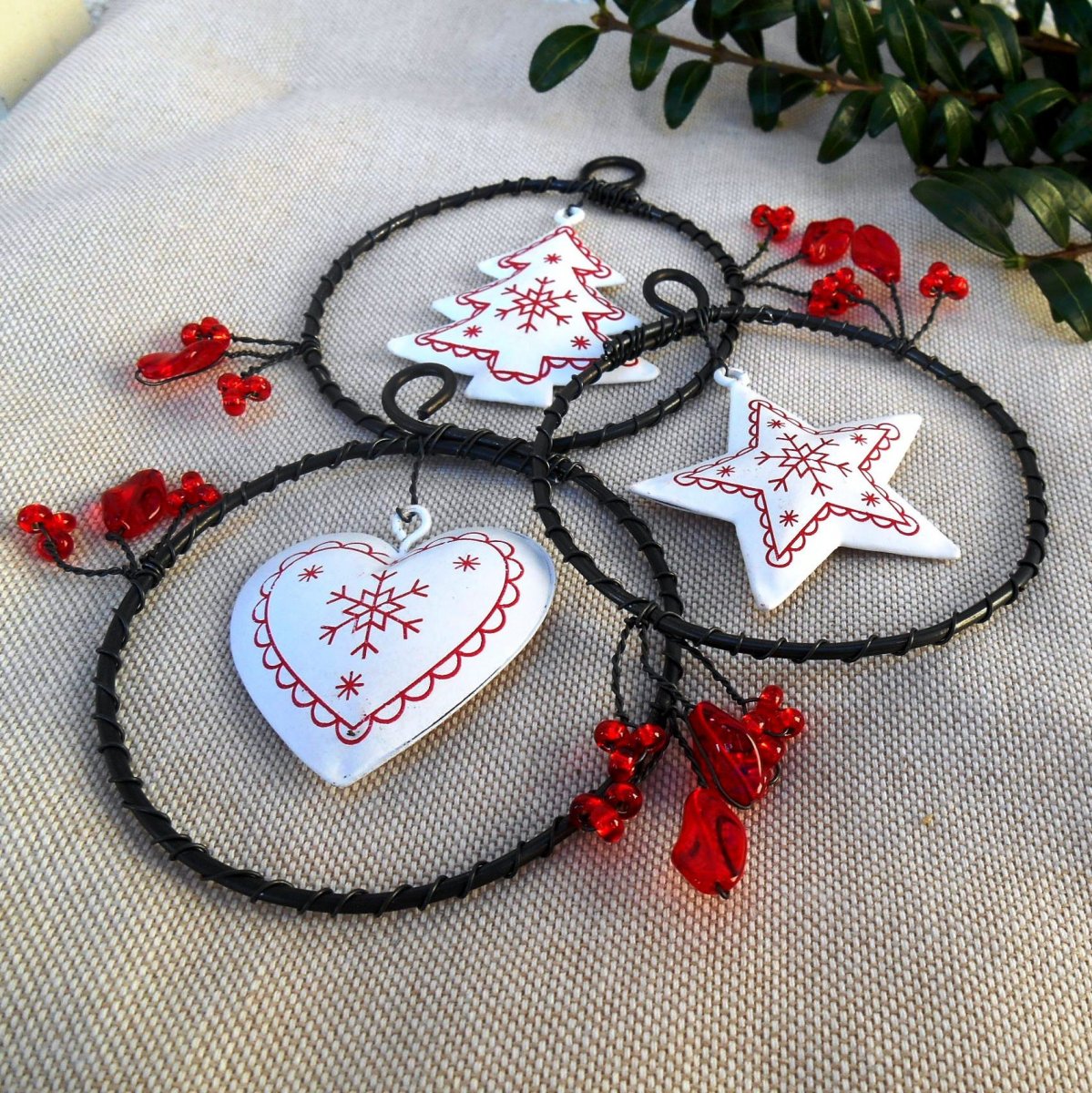 Kolečka s plechovou ozdůbkou