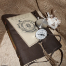Kožený zápisník s kompasem